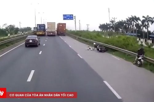 Xe container đi sai làn gây tai nạn thương tâm