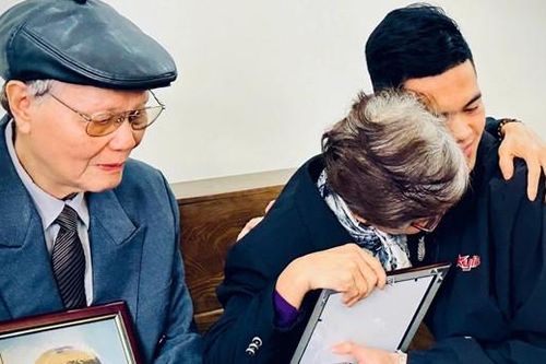 Dựng ảnh cho nữ liệt sĩ hy sinh năm 19 tuổi, chàng trai Hà Nội vỡ òa cảm xúc