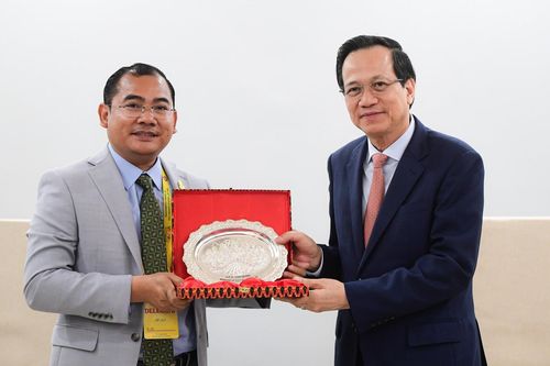 Bộ trưởng Đào Ngọc Dung tiếp Quốc vụ khanh Campuchia Chhat Sochhet