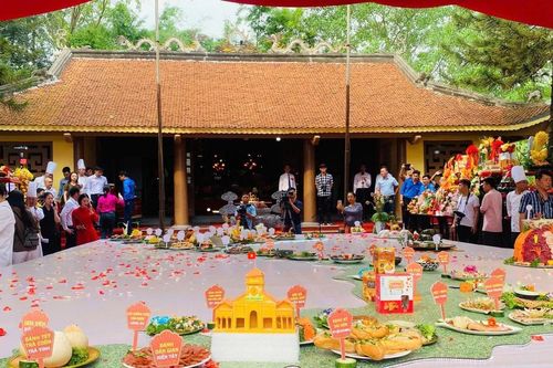 Mâm lễ vật dâng cúng Tổ nghề đầu bếp xác lập kỷ lục Việt Nam