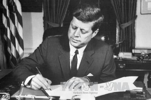 Mỹ công bố thêm 60.000 trang hồ sơ về vụ ám sát Thượng nghị sĩ Robert F. Kennedy