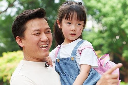 Quách Ngọc Tuyên cùng con gái cực xinh 'đốn tim' khán giả trong 'Bố ơi, mình đi đâu thế?'