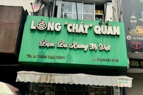 Hà Nội: Quán ăn khoe lòng xe điếu dài 40m bị kiểm tra đột xuất
