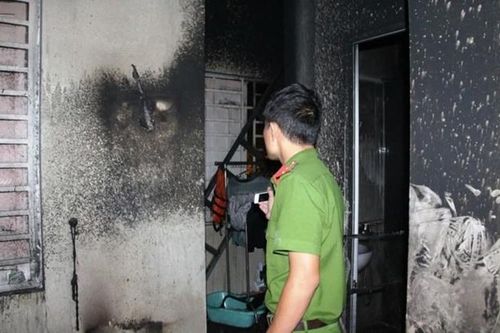 Điều tra vụ 2 cha con tử vong bất thường trong căn nhà khóa trái