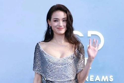 Nhan sắc Thư Kỳ đẹp 'bất chấp' cam thường