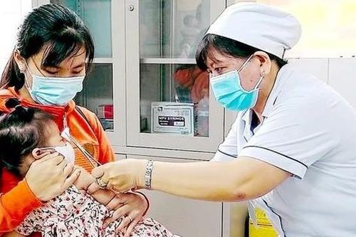 Ngăn chặn bùng phát dịch sởi, Bình Thuận nỗ lực tiêm vắc-xin phòng bệnh