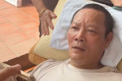 Xót xa phản ứng của Thái Hòa khi nằm trên giường bệnh