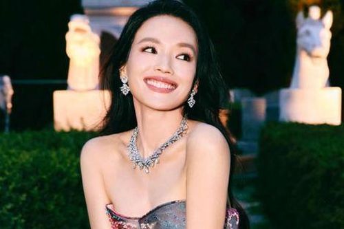 Khó tin nhan sắc của Thư Kỳ ở tuổi 49