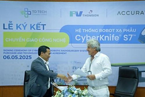 Bệnh viện FV đầu tư gần 200 tỉ đồng cho hệ thống xạ phẫu bằng robot tích hợp AI