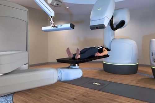 Bệnh viện FV đầu tư 200 tỷ cho hệ thống xạ phẫu bằng robot tích hợp AI