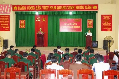 Khai giảng lớp bồi dưỡng tiếng Mông trên địa bàn biên giới
