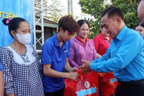 Công đoàn tiếp tục học tập theo gương Bác Hồ, Bác Tôn