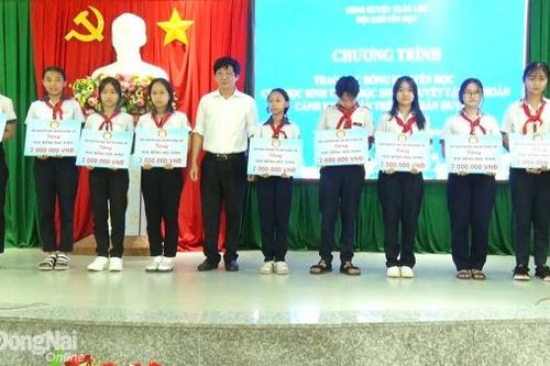 Khắp nơi trong tỉnh sáng 8-5-2025
