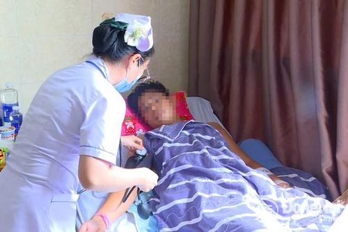 Từ vụ bé trai ở Nam Định 'phải đóng tiền mới được cấp cứu': Tạm ứng viện phí có cần thiết không?