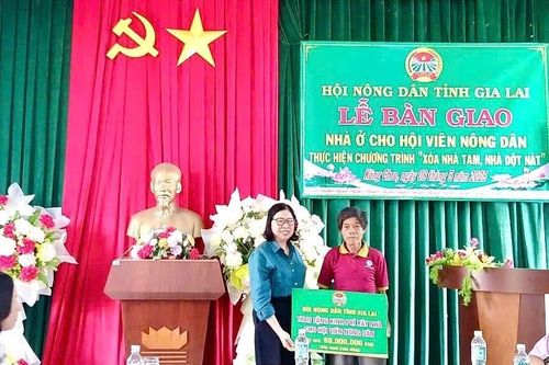 Hội Nông dân tỉnh Gia Lai bàn giao 3 nhà ở cho hội viên nông dân huyện Kông Chro