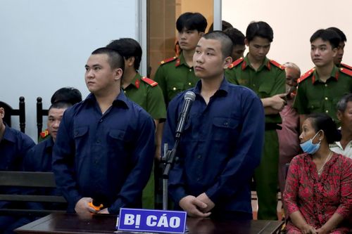 Chém chết người can ngăn ẩu đả, 2 thanh niên vào tù