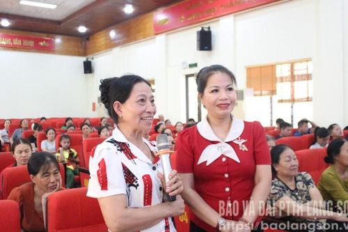 Gần 100 gia đình được chia sẻ chuyên đề 'Ứng xử của cha mẹ với con trong cuộc sống hiện đại ngày nay'