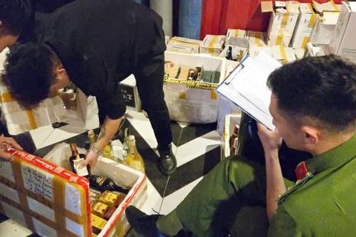 Đà Lạt: Kiểm tra quán bar, phát hiện nhiều người dương tính với ma túy, tạm giữ hàng trăm chai rượu ngoại