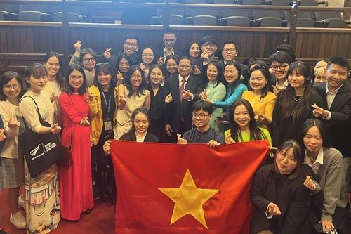 Du học sinh Việt Nam: Vững niềm tin, vượt thử thách - Bài 3: Phát huy vai trò du học sinh - Giải pháp và định hướng truyền thông tích cực (tiếp theo và hết)