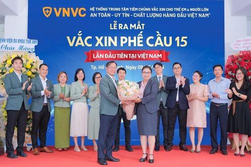 VNVC ra mắt và tiêm đầu tiên vắc xin phế cầu 15 tại Việt Nam