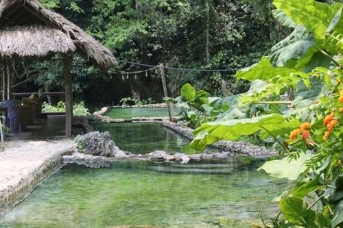Cảnh hoang sơ tại suối nước nóng hút khách du lịch ở Sơn La