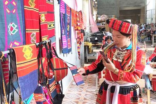 Những bản làng ở vùng cao Quang Bình vào thời 4.0, thu tiền tỷ từ livestream bán hàng