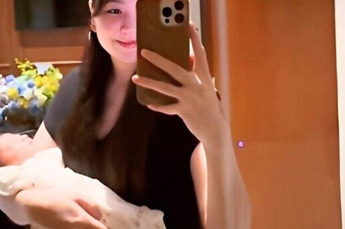 Mai Ngọc về lại dáng y hệt thời chưa bầu sau 18 ngày sinh nở, bí quyết đều nhờ mâm cơm ở cữ đẹp mắt