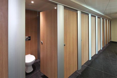 'Bật ngửa' với phúc lợi công ty: Không phải trả tiền WC và tiền điện khi tăng ca
