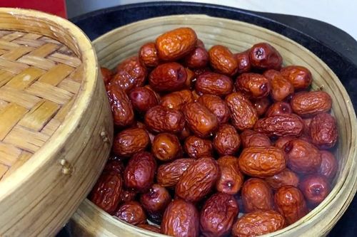 Làm món ăn từ táo đỏ, vì sao người Trung Quốc phải hấp táo 3 lần?