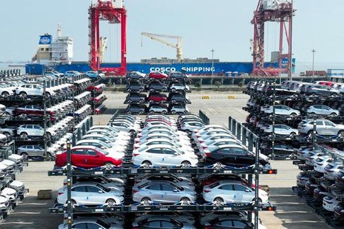 Thị trường ô tô Việt Nam: Tăng sản lượng, giảm giá mạnh