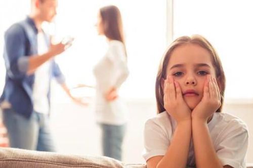 Lo lắng khi con gái 10 tuổi nhắn tin xin món tiền lớn, tôi hối hận muốn giành quyền nuôi con với vợ cũ