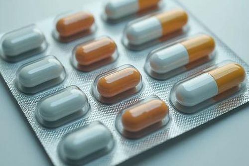 Vì sao người bệnh dạ dày cần thận trọng với thuốc giảm đau?