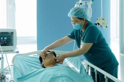 Nhờ sơ cứu đúng cách thiếu niên đuối nước ngừng thở ở biển Rạng được cứu sống