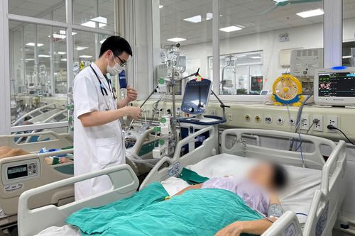 Tiêm khớp vai tại phòng khám tư, người phụ nữ bị sốc nhiễm khuẩn nặng