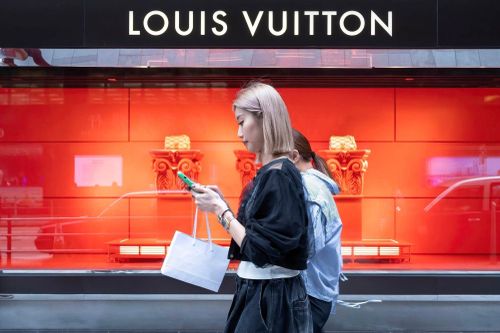 'Ông lớn' LVMH ngán ngẩm xu hướng xa xỉ thầm lặng