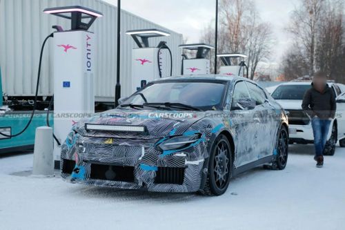 Siêu xe điện đầu tiên của Ferrari lỡ hẹn
