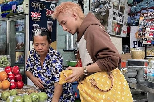 Không chỉ mỗi Sơn Tùng M-TP dùng túi Louis Vuitton đựng trái cây