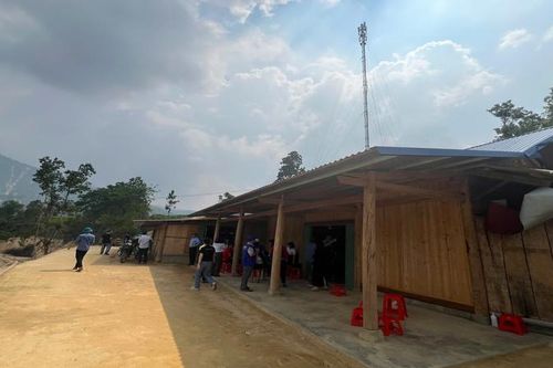 Hỗ trợ người dân xây dựng lại nhà sau bão Yagi