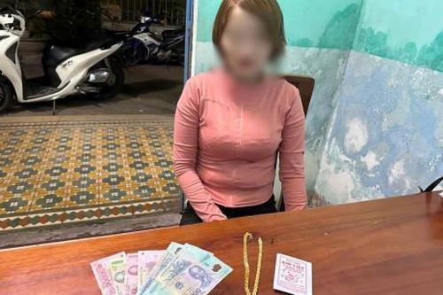 Nữ quái 'mê' vàng