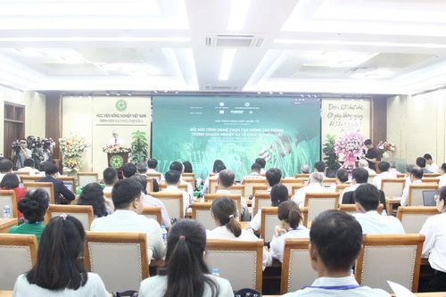 Hơn 100 nhà khoa học chia sẻ về đổi mới công nghệ chọn tạo giống cây trồng