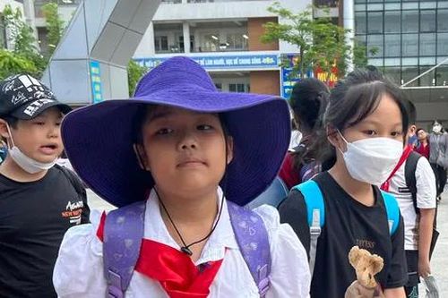 Hà Nội: Xác minh cô giáo dạy thêm học sinh chính khóa