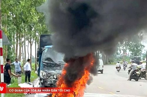Xe máy bốc cháy, 1 người tử vong sau tai nạn giao thông