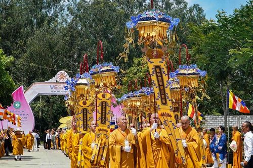 Ánh sáng Vesak và tầm nhìn Việt Nam