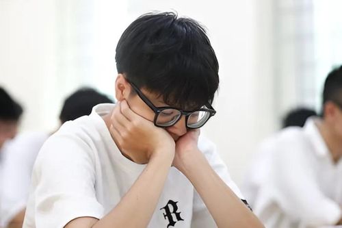 Học sinh hư càng cần được tới trường để giáo dục, thay vì tạm tước quyền đi học?