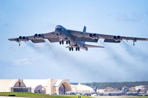 Mỹ điều oanh tạc cơ B-52 tới căn cứ quân sự gần Iran