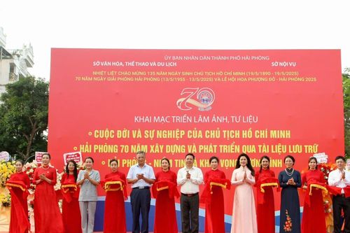 Hải Phòng: Khai mạc triển lãm ảnh kỷ niệm 135 năm ngày sinh Chủ tịch Hồ Chí Minh