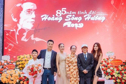 Mỹ Lệ mở đêm nhạc tri ân cha - nhạc sĩ Hoàng Sông Hương