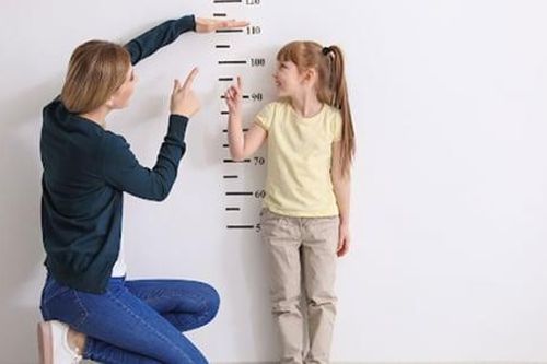 Vì sao nam giới thường cao hơn nữ?