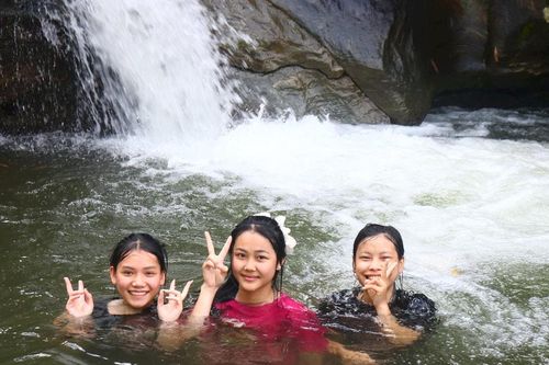 Thác Liếp - điểm giải nhiệt 'lý tưởng' ở Nghệ An hút khách ngày nắng nóng