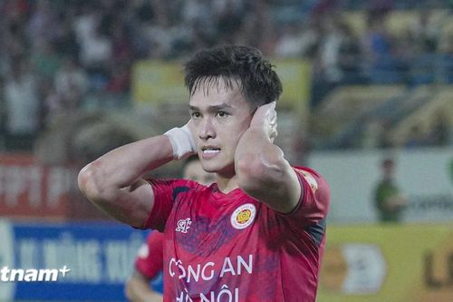 Bất lực trước 'bức tường' Hà Tĩnh, Công an Hà Nội chia điểm ngay tại Hàng Đẫy